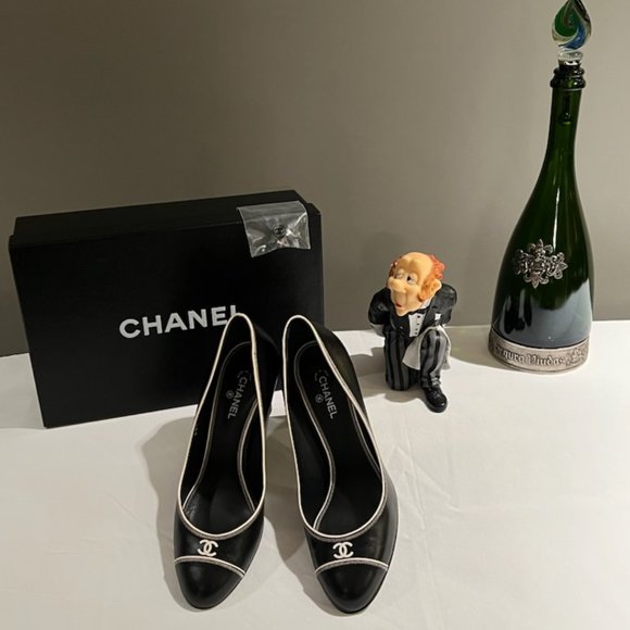 Authentic CHANEL Heels - Picture 1 of 9